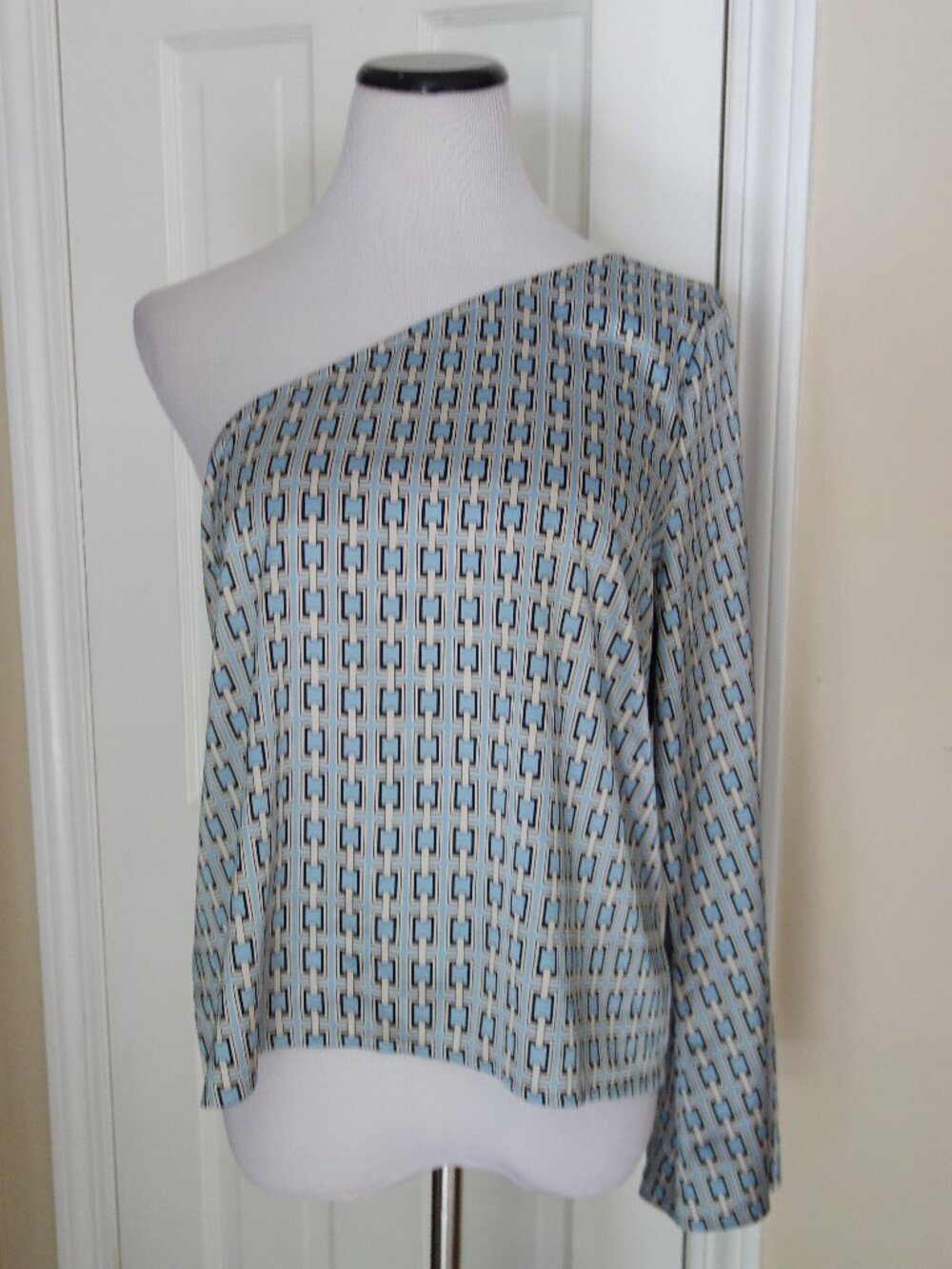 NWT EXPRESS Blue Chain-Link Print One Shoulder Blouse Top – Large